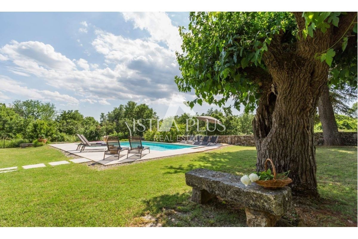 Istria, zona Parenzo - Casa indipendente con piscina immersa nella natura