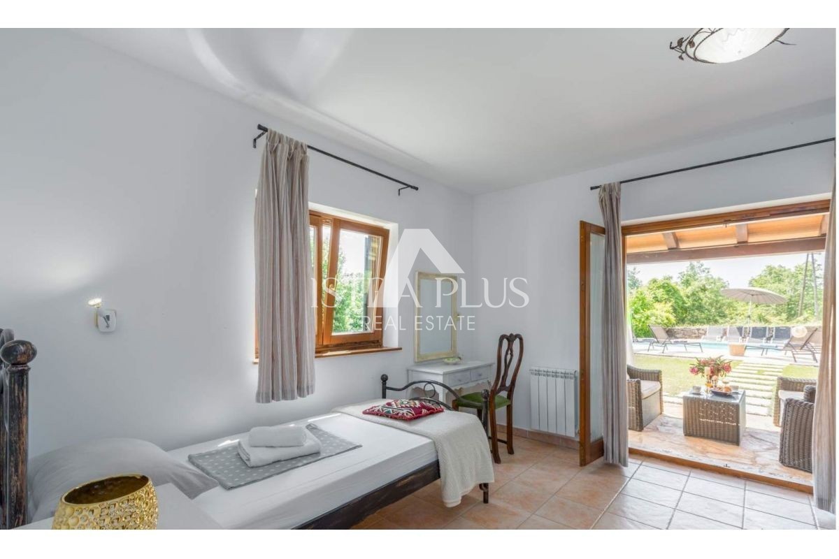 Istria, zona Parenzo - Casa indipendente con piscina immersa nella natura