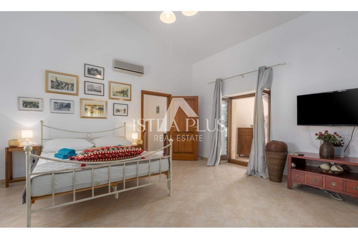 Istria, zona Parenzo - Casa indipendente con piscina immersa nella natura