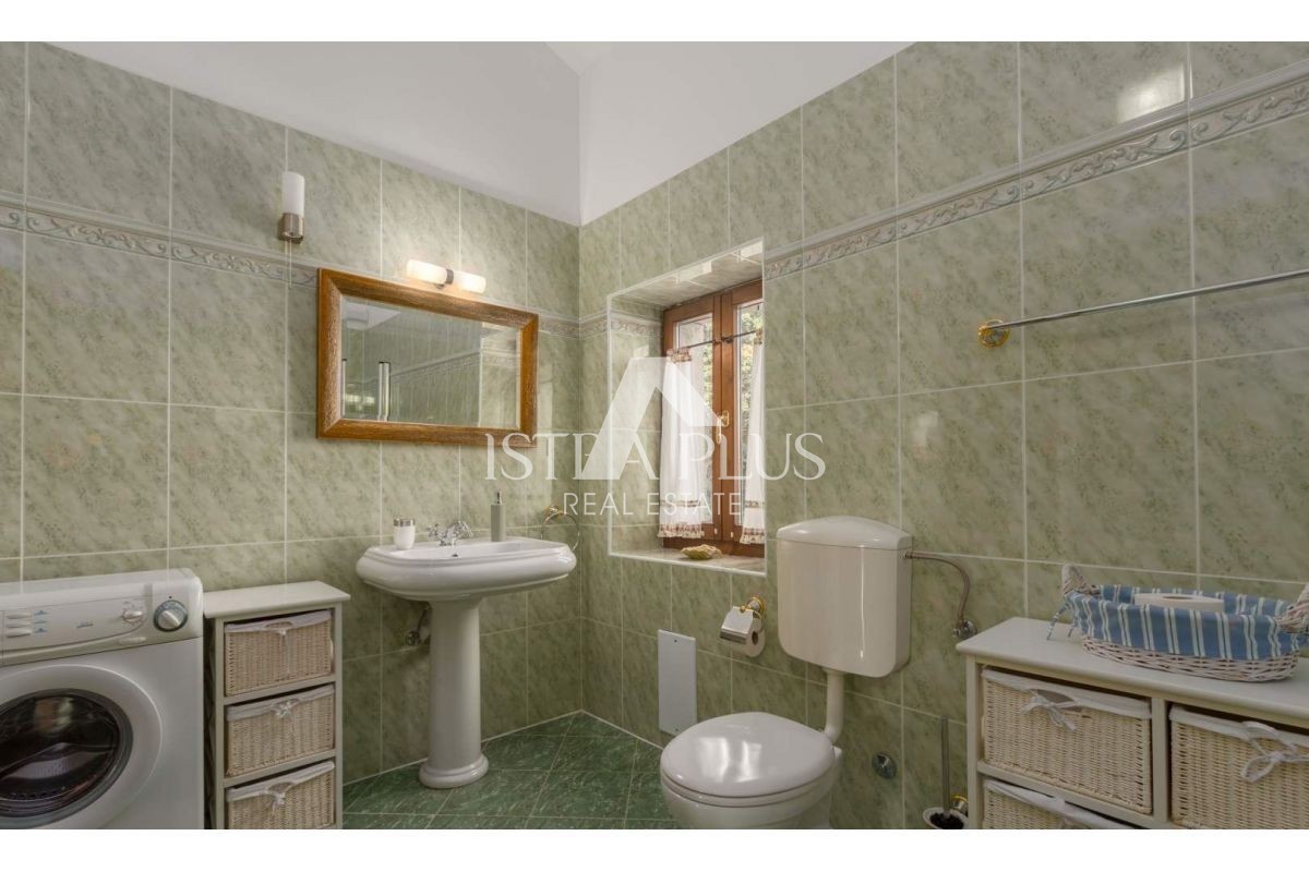 Istria, zona Parenzo - Casa indipendente con piscina immersa nella natura