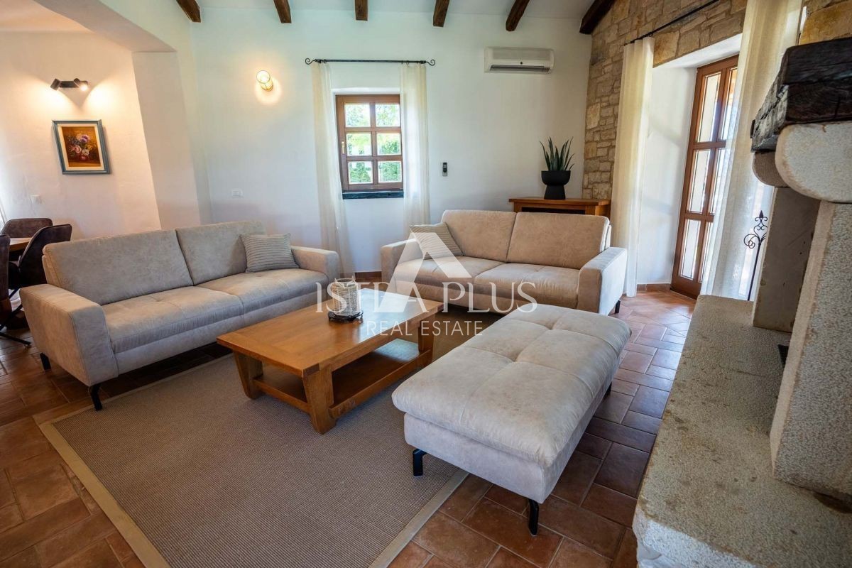 Sveti Lovreč in vendita complesso di 9 ville di lusso in pietra