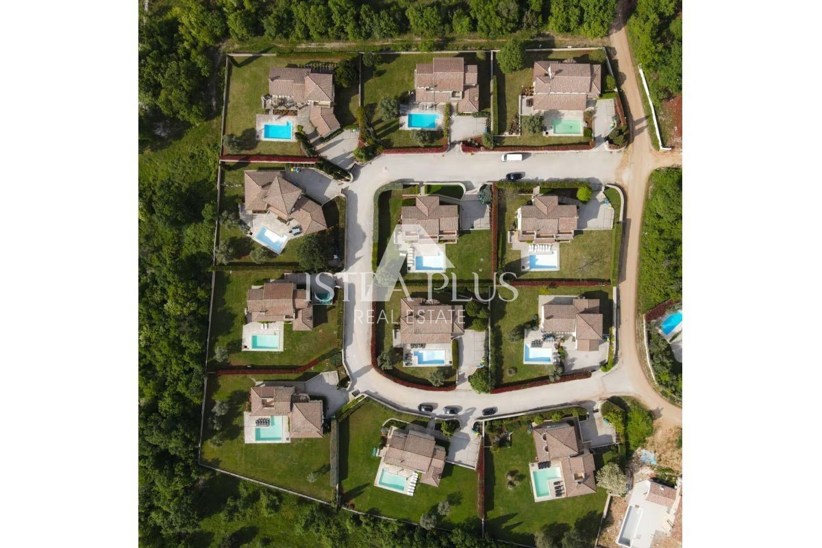 Sveti Lovreč in vendita complesso di 9 ville di lusso in pietra