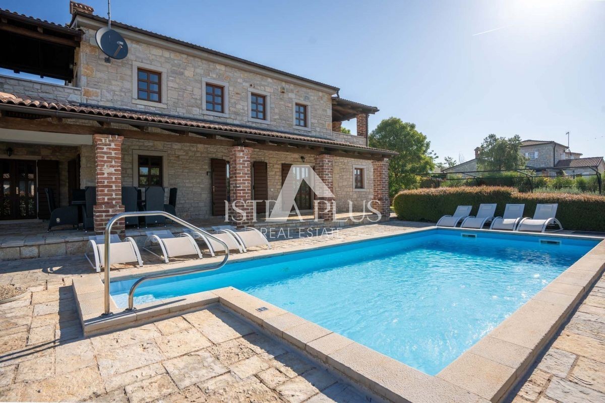 Sveti Lovreč in vendita complesso di 9 ville di lusso in pietra