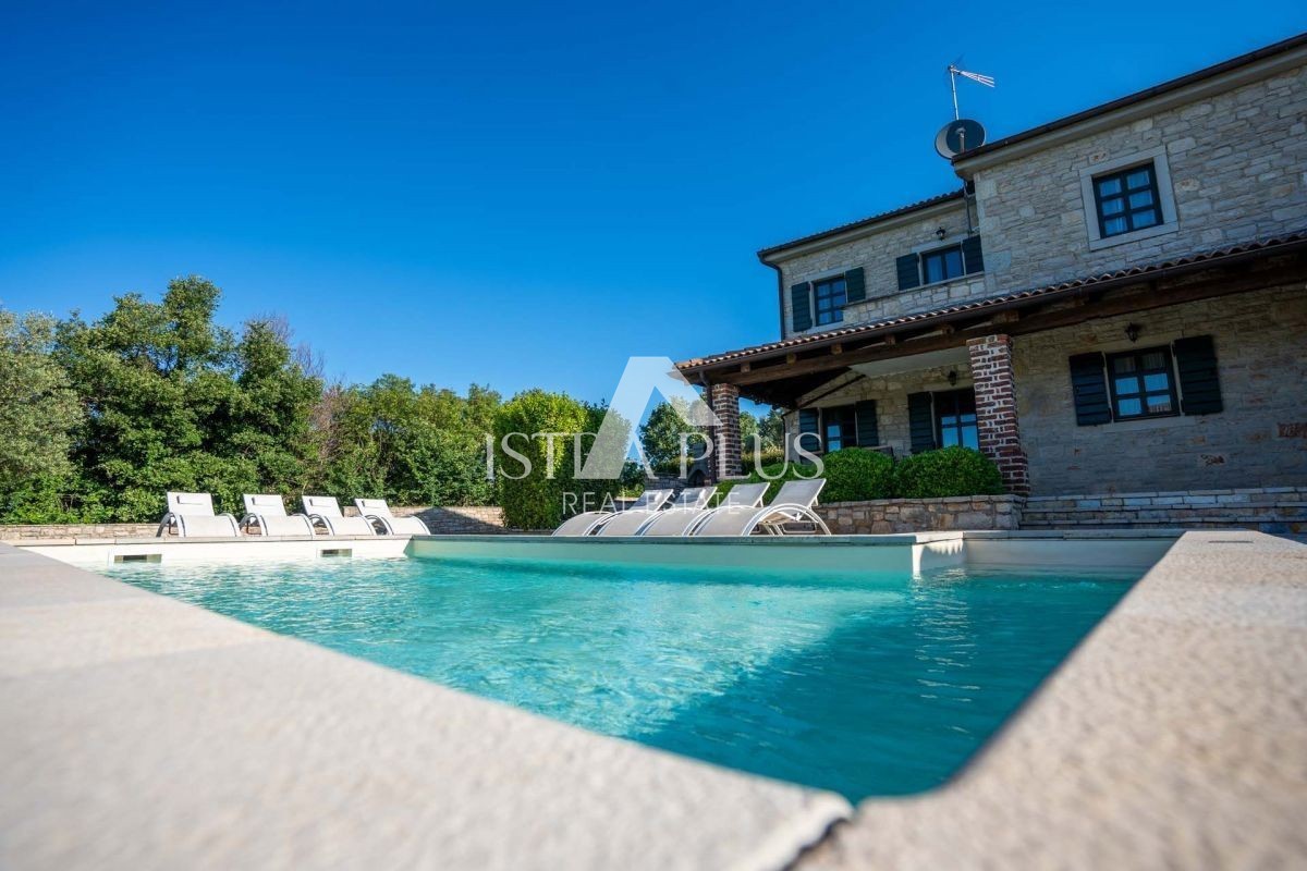 Sveti Lovreč in vendita complesso di 9 ville di lusso in pietra