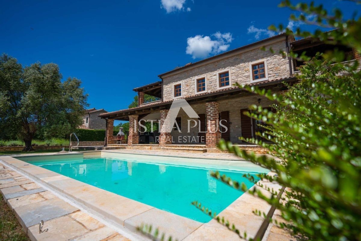 Sveti Lovreč in vendita complesso di 9 ville di lusso in pietra