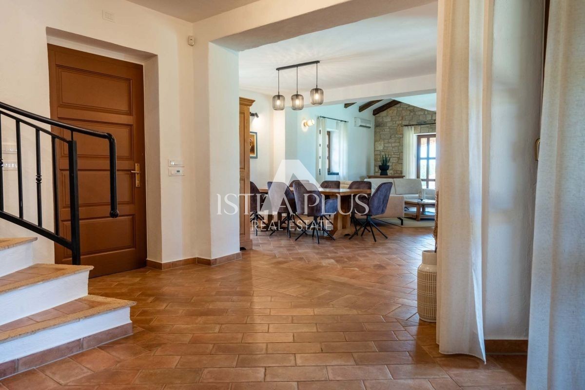 Sveti Lovreč in vendita complesso di 9 ville di lusso in pietra