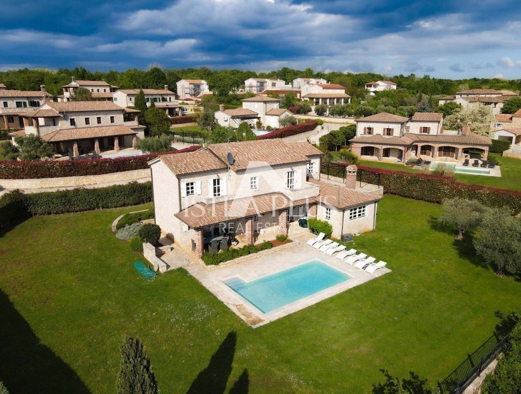 Sveti Lovreč in vendita complesso di 9 ville di lusso in pietra