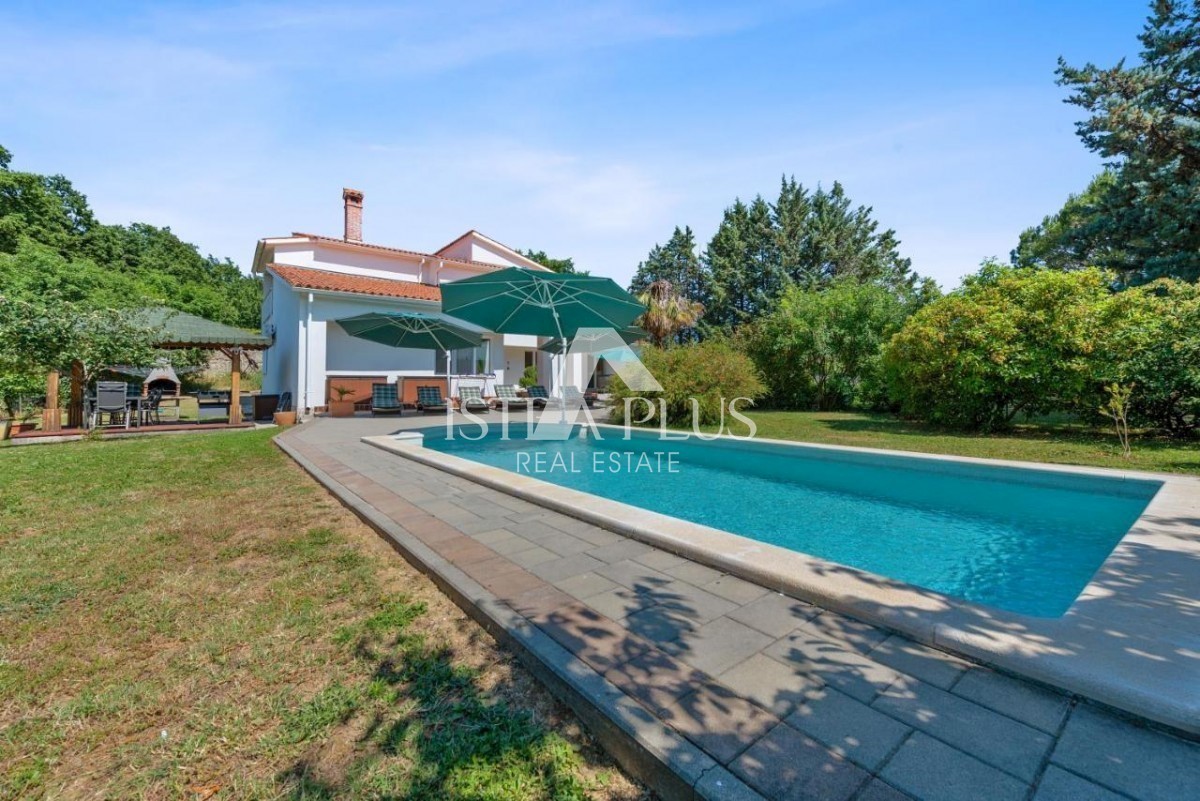 Villa con piscina e benessere