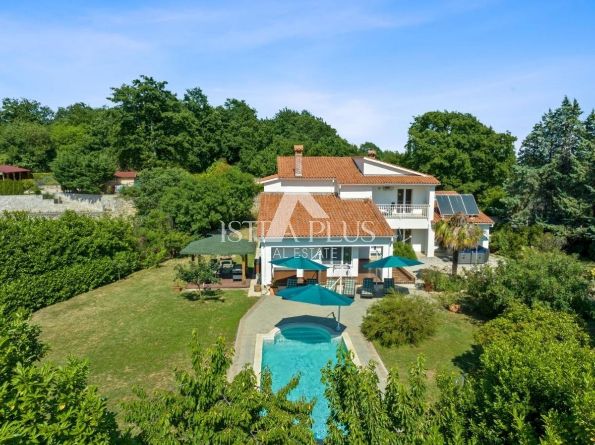 Villa con piscina e benessere
