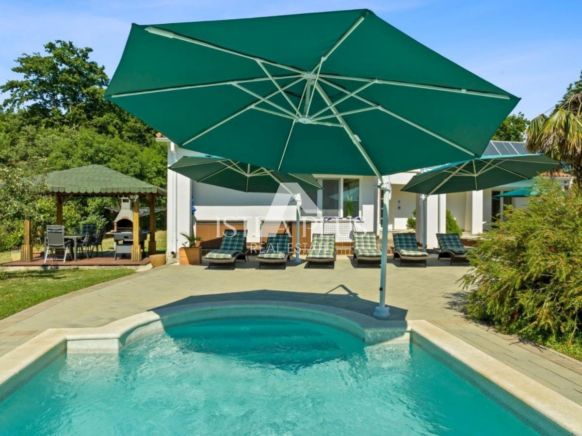 Villa con piscina e benessere