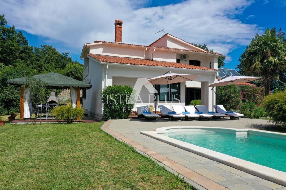 Villa con piscina e benessere