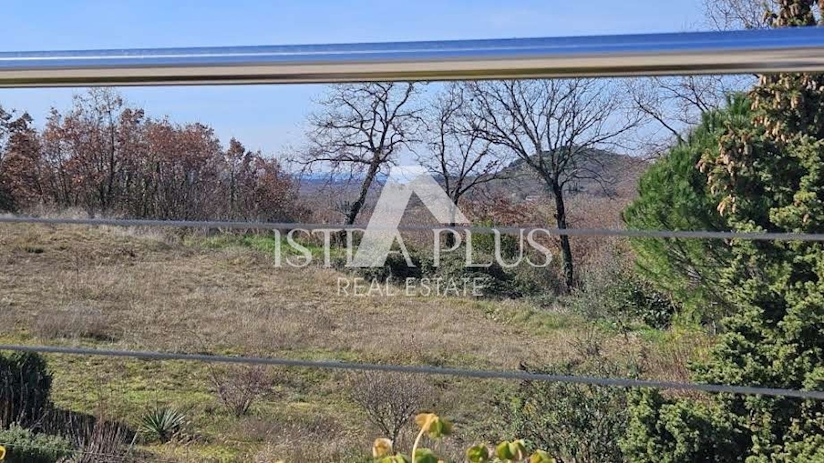 Casa ai margini del villaggio con vista sul mare - intorno a Parenzo