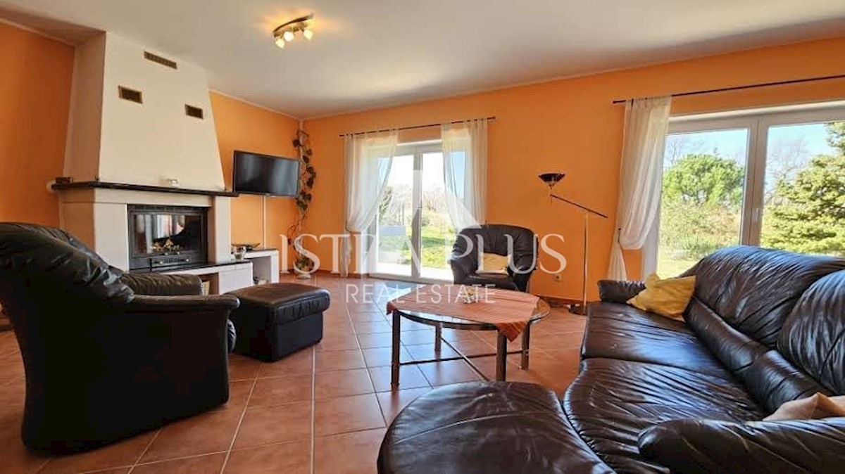 Casa ai margini del villaggio con vista sul mare - intorno a Parenzo
