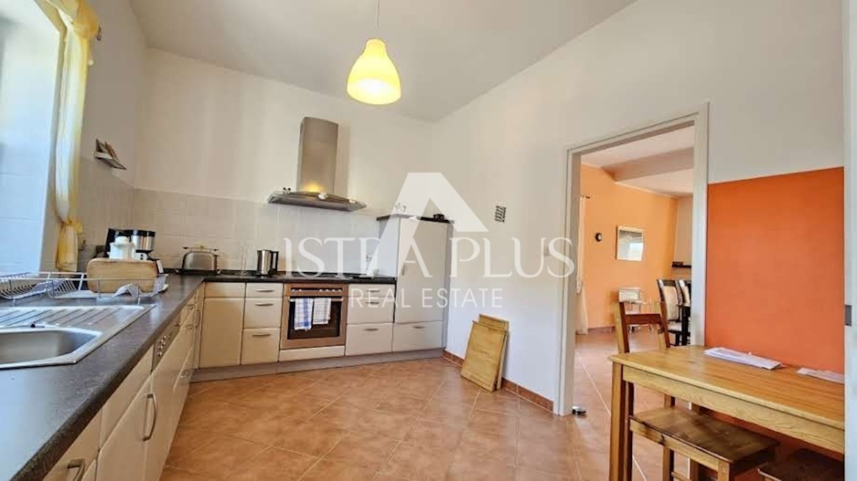 Casa ai margini del villaggio con vista sul mare - intorno a Parenzo