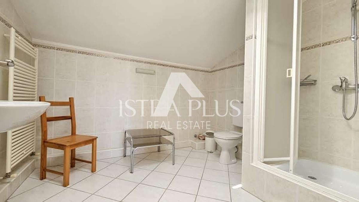 Casa ai margini del villaggio con vista sul mare - intorno a Parenzo