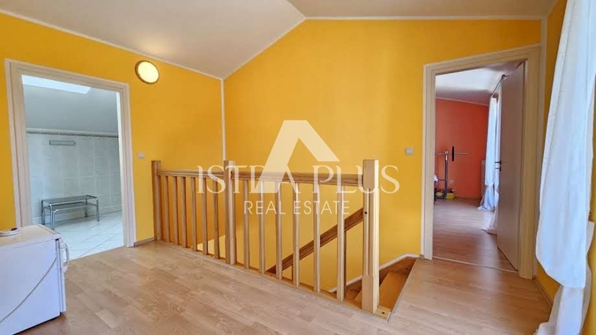 Casa ai margini del villaggio con vista sul mare - intorno a Parenzo
