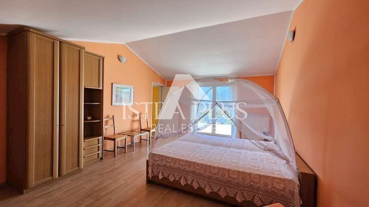 Casa ai margini del villaggio con vista sul mare - intorno a Parenzo