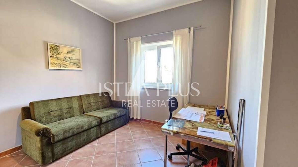 Casa ai margini del villaggio con vista sul mare - intorno a Parenzo