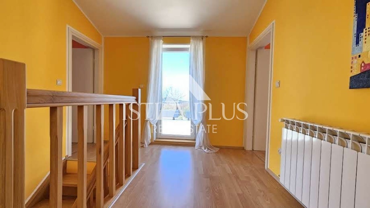Casa ai margini del villaggio con vista sul mare - intorno a Parenzo