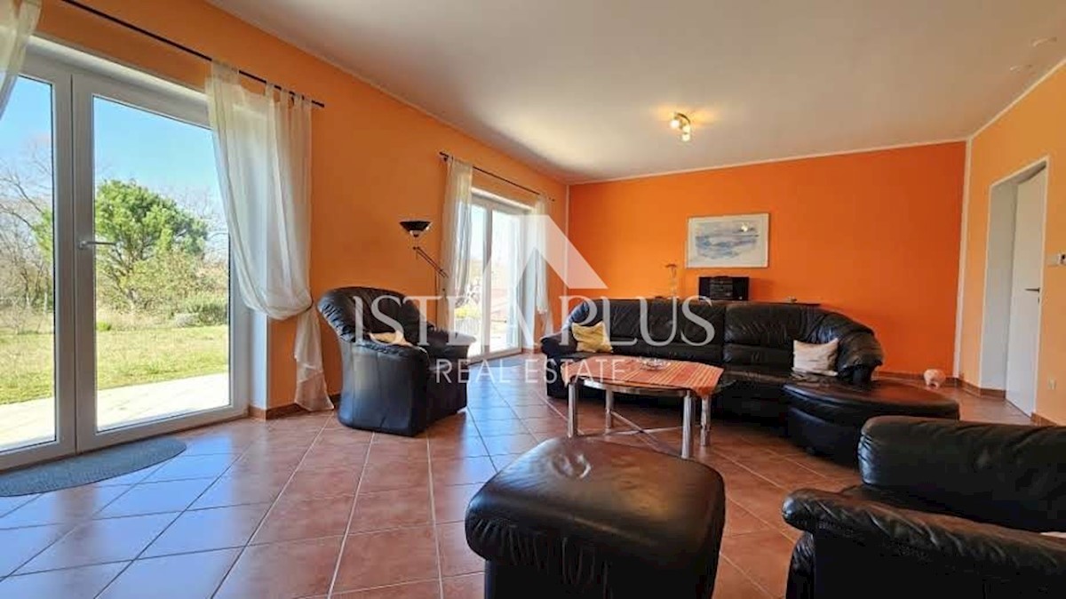 Casa ai margini del villaggio con vista sul mare - intorno a Parenzo
