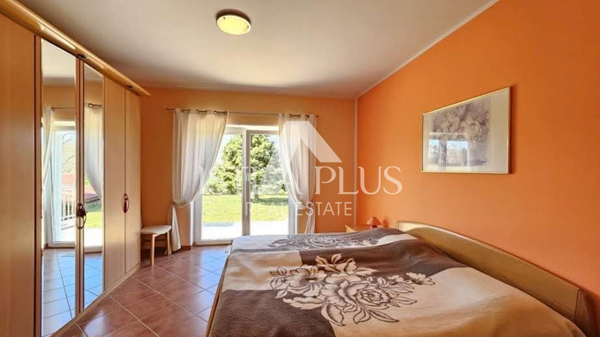 Casa ai margini del villaggio con vista sul mare - intorno a Parenzo
