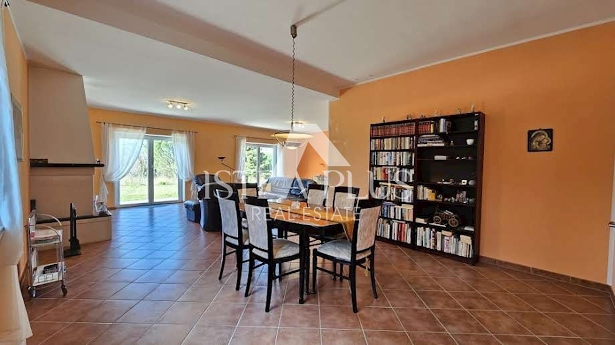 Casa ai margini del villaggio con vista sul mare - intorno a Parenzo