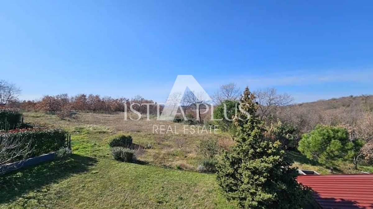 Casa ai margini del villaggio con vista sul mare - intorno a Parenzo