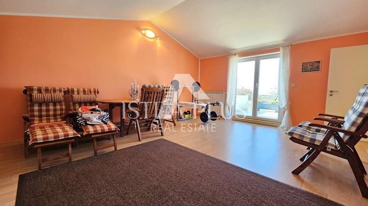 Casa ai margini del villaggio con vista sul mare - intorno a Parenzo