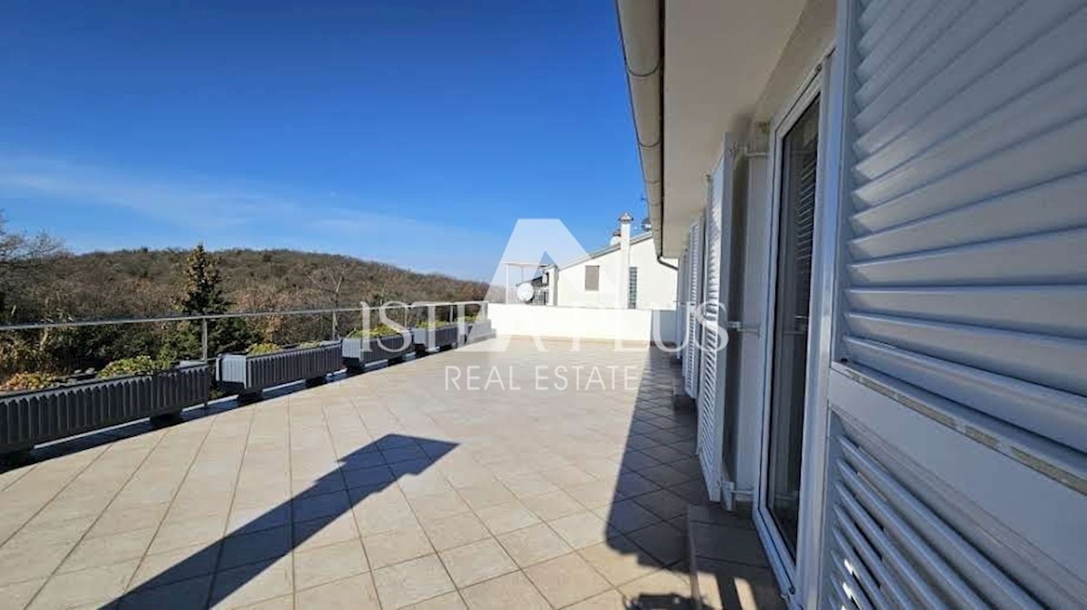 Casa ai margini del villaggio con vista sul mare - intorno a Parenzo