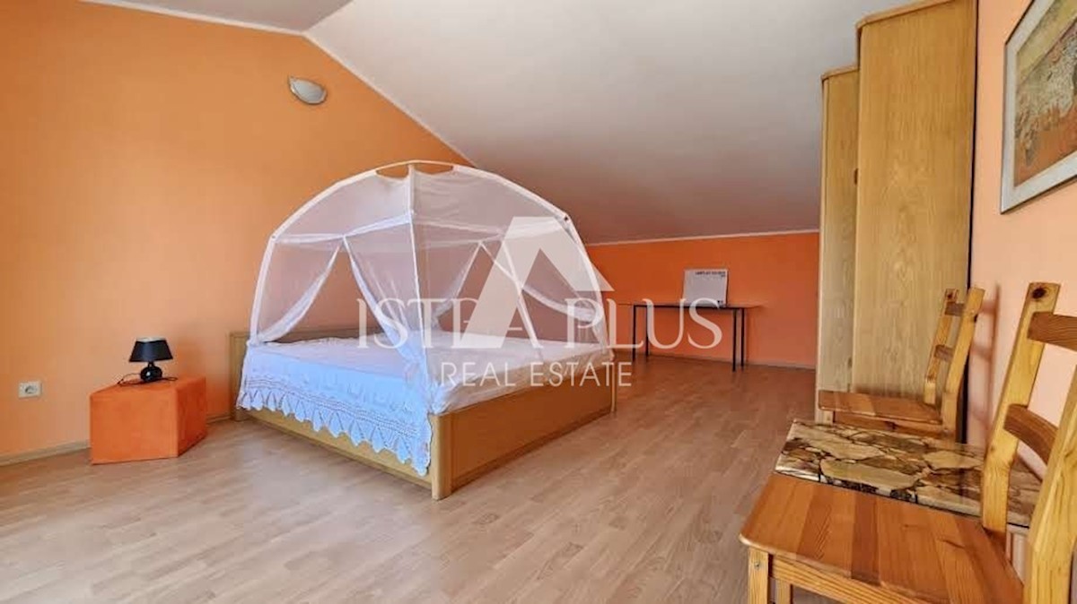 Casa ai margini del villaggio con vista sul mare - intorno a Parenzo