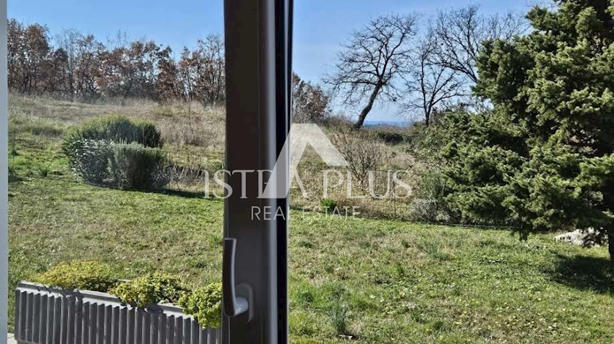 Casa ai margini del villaggio con vista sul mare - intorno a Parenzo