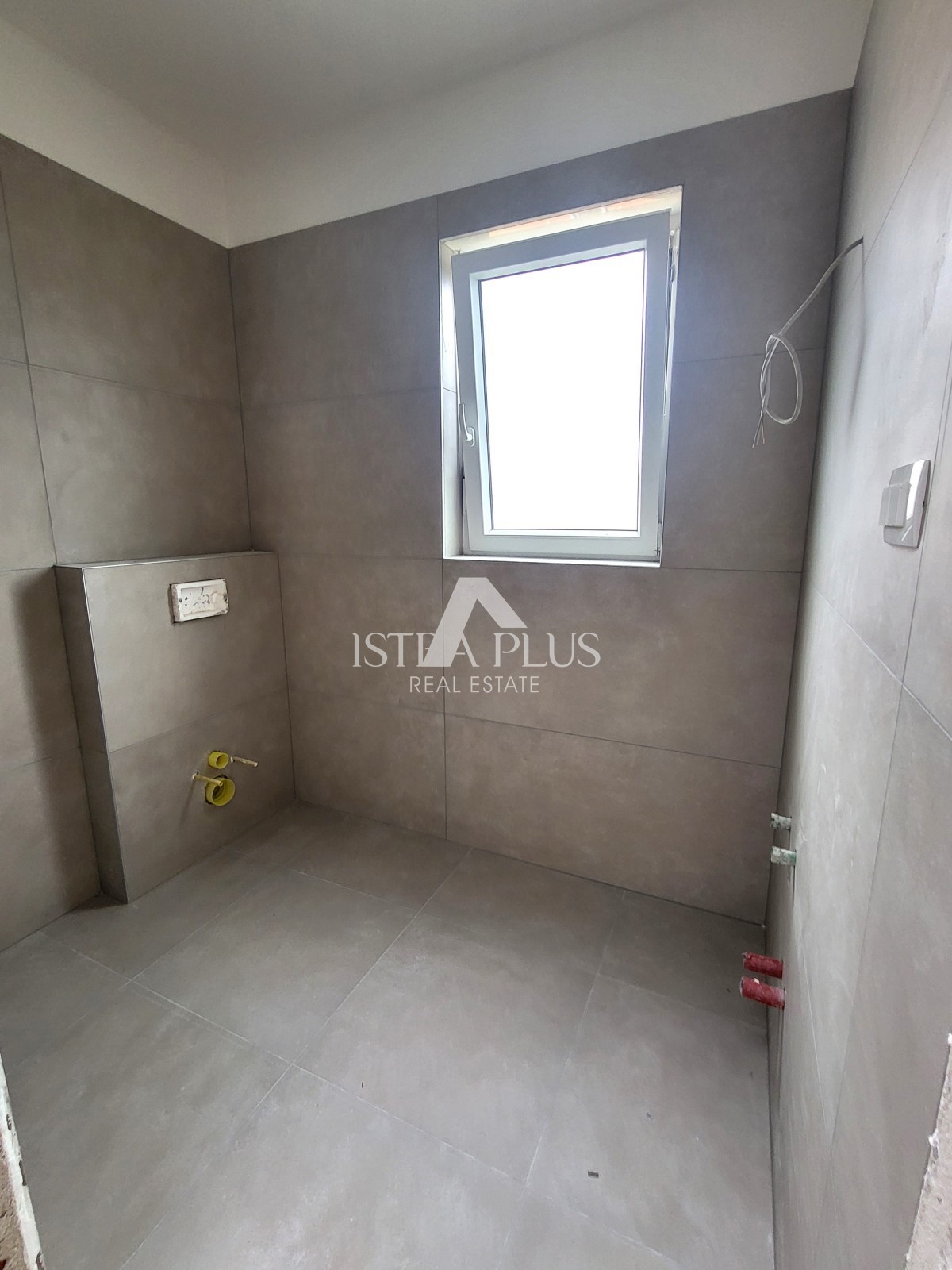 Casa bifamiliare con piscina - vicino a Parenzo
