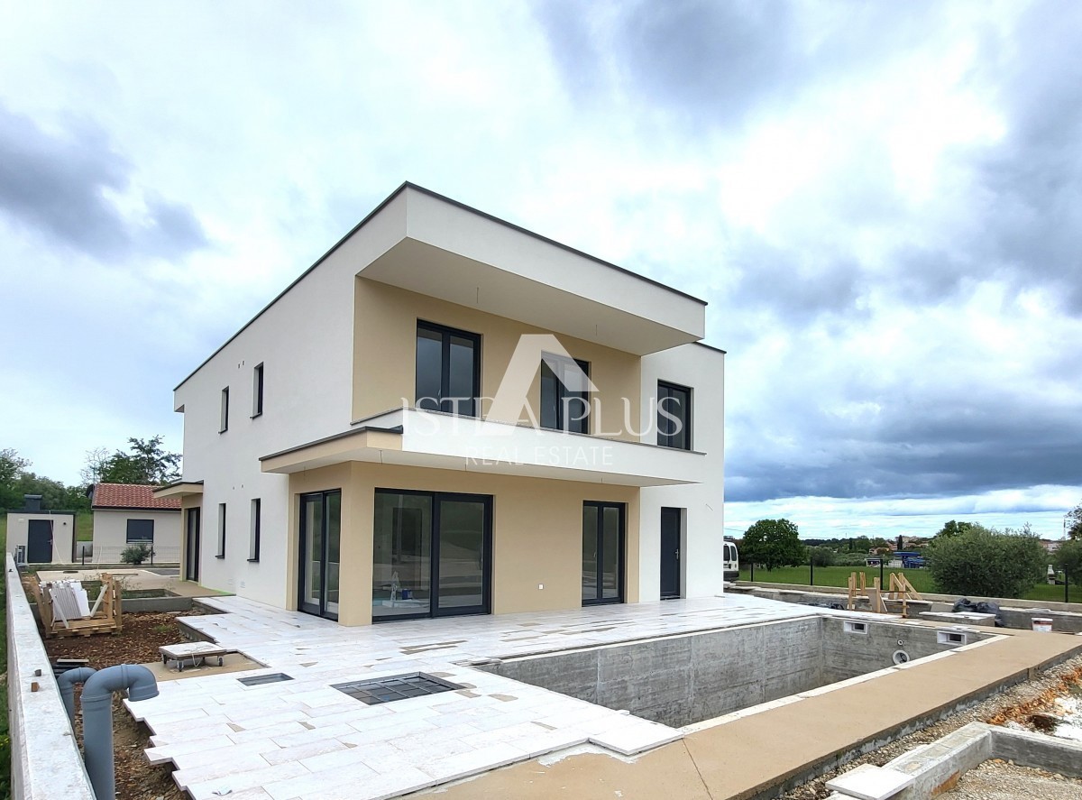 Casa bifamiliare con piscina - vicino a Parenzo