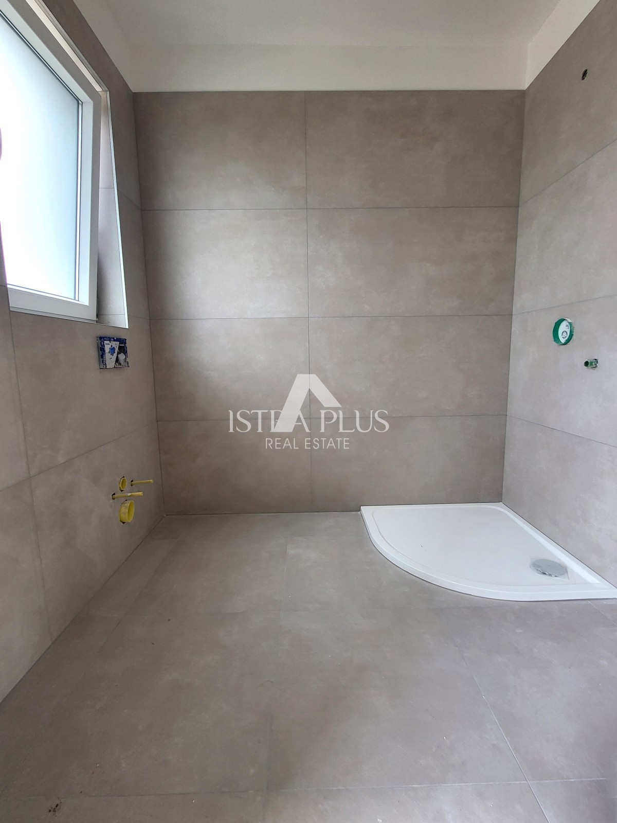 Casa bifamiliare con piscina - vicino a Parenzo