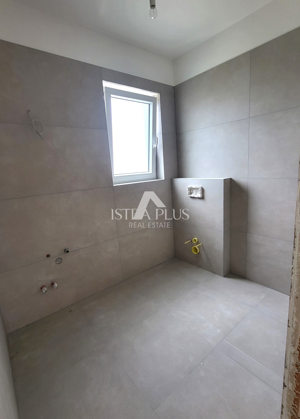 Casa bifamiliare con piscina - vicino a Parenzo