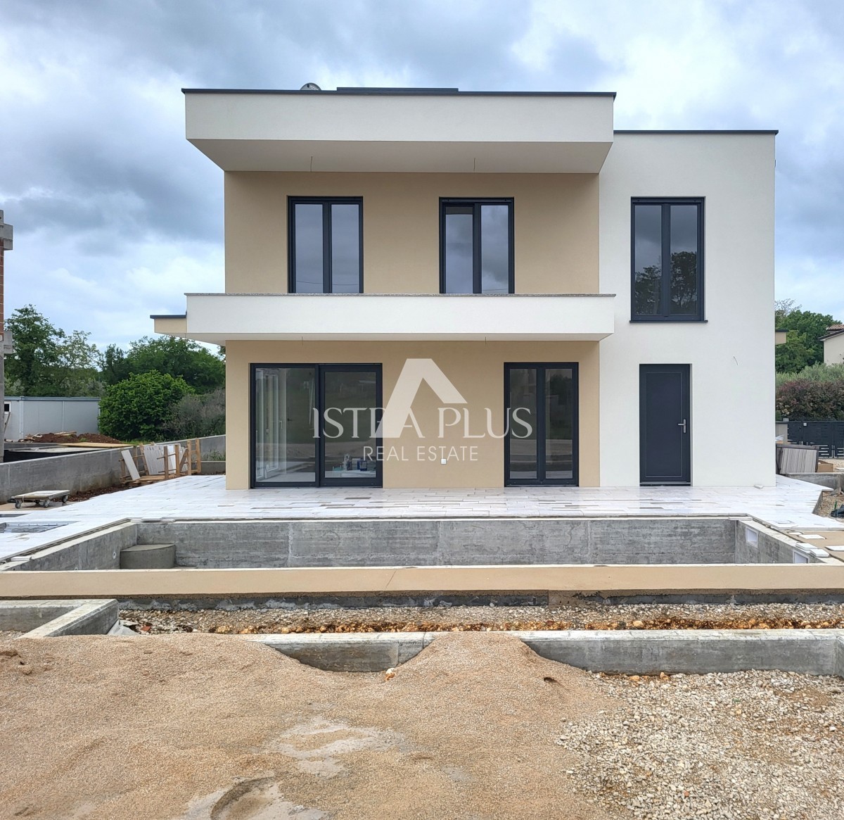 Casa bifamiliare con piscina - vicino a Parenzo
