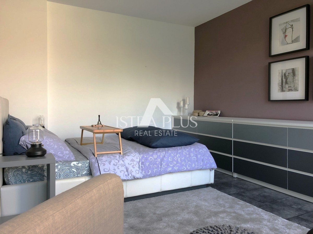 Istria, Červar Porat - Appartamento splendidamente decorato al 2° piano a 30 metri dal mare!!