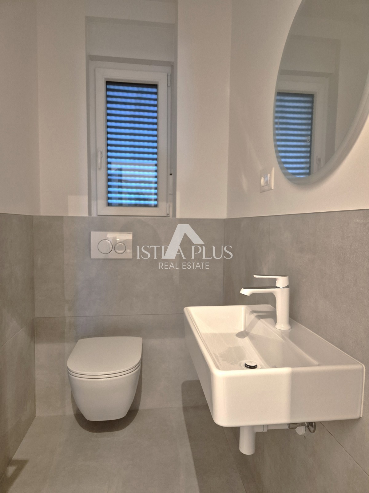 Istria, zona Parenzo a 1500 m dal mare - Appartamento in un nuovo edificio con ascensore al 1° piano con due camere da letto