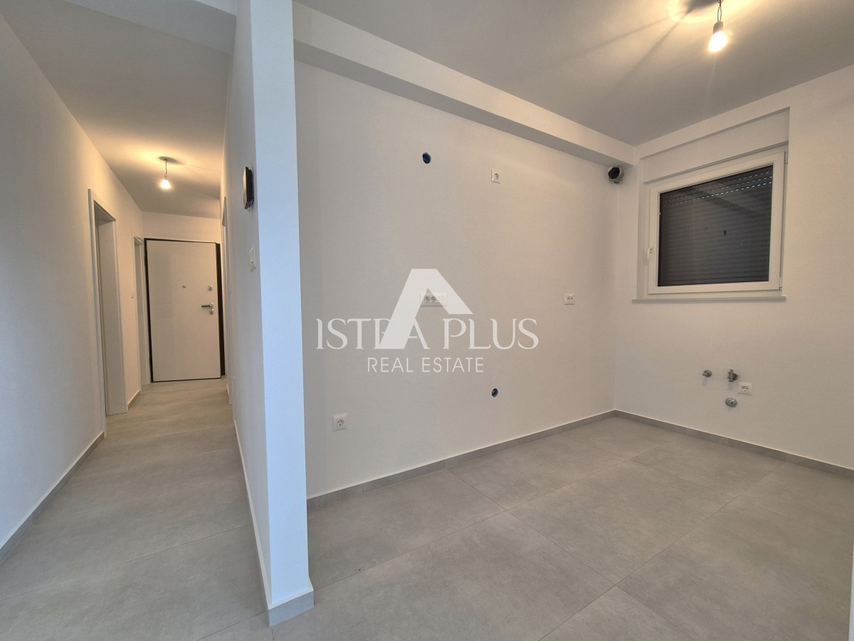 Istria, zona Parenzo a 1500 m dal mare - Appartamento in un nuovo edificio con ascensore al 1° piano con due camere da letto