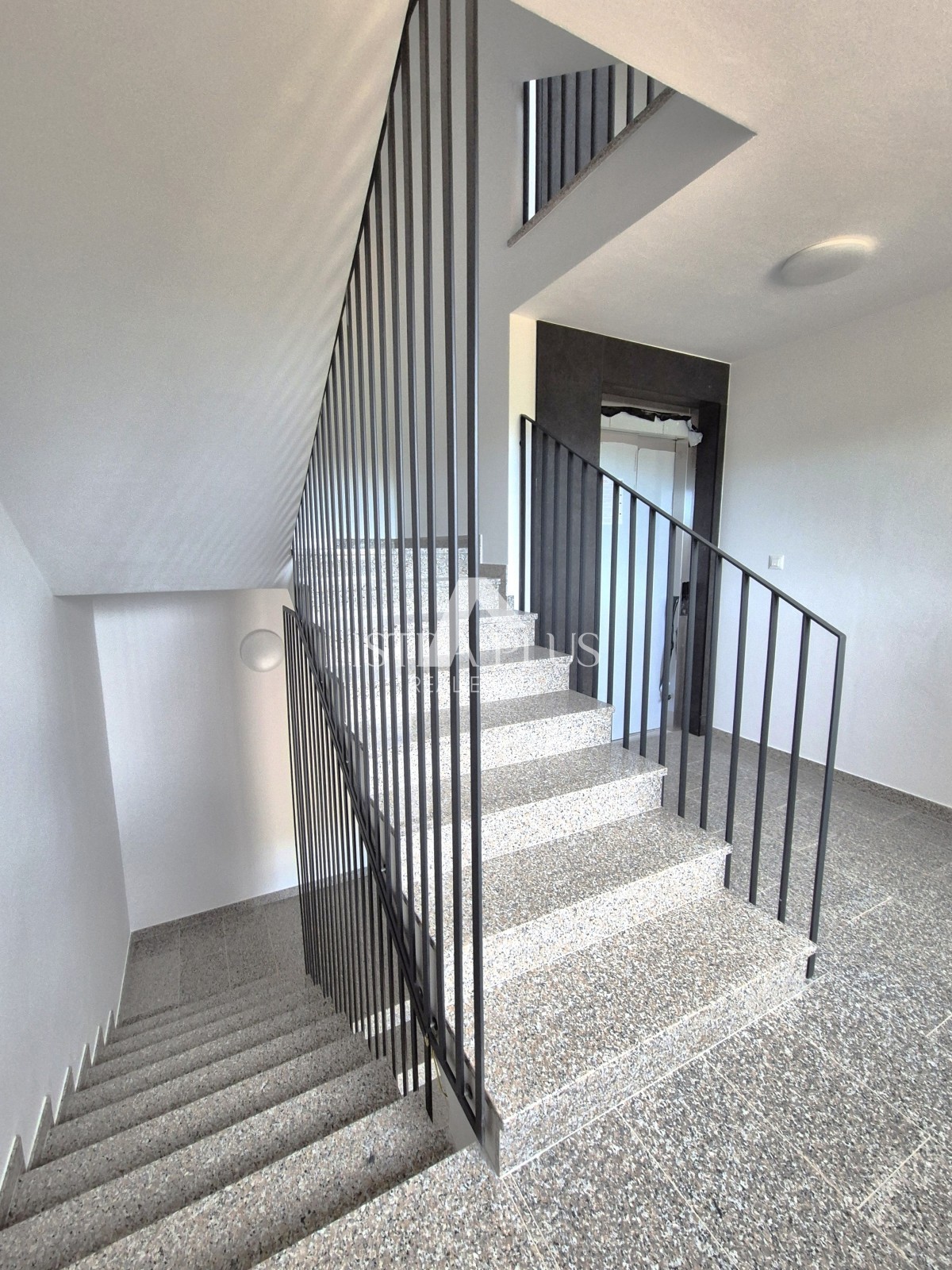 Istria, zona Parenzo a 1500 m dal mare - Appartamento in un nuovo edificio con ascensore al 1° piano con due camere da letto