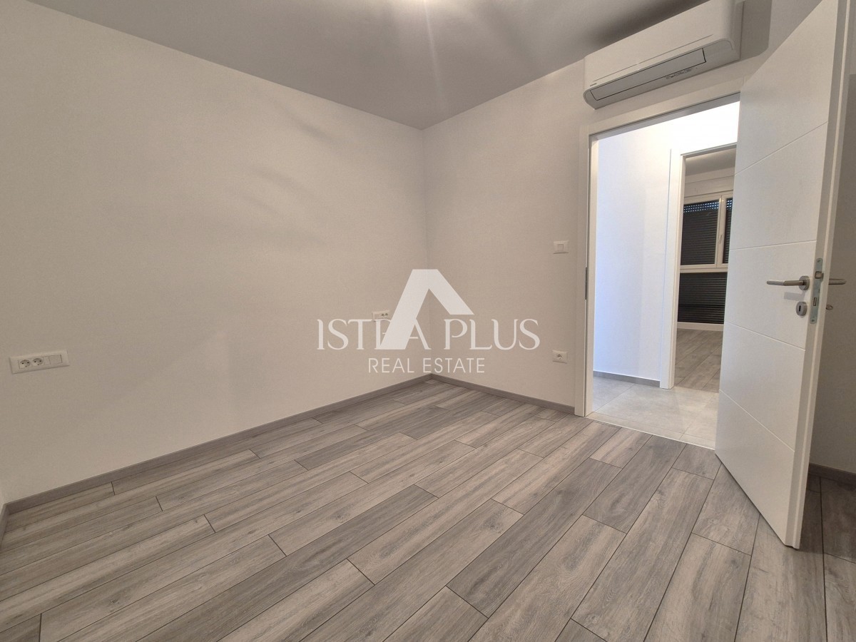 Istria, zona Parenzo a 1500 m dal mare - Appartamento in un nuovo edificio con ascensore al 1° piano con due camere da letto