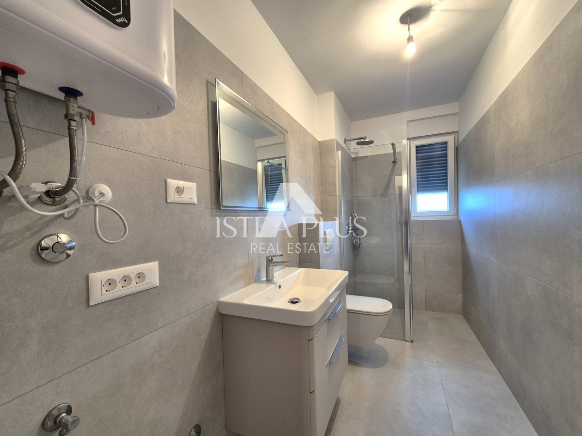 Istria, zona Parenzo a 1500 m dal mare - Appartamento in un nuovo edificio con ascensore al 1° piano con due camere da letto