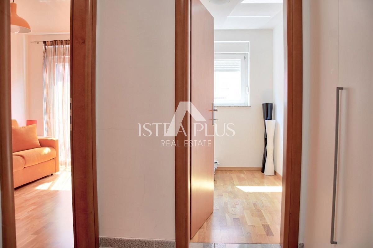 Parenzo, appartamento in ottima posizione a 300 m dal mare