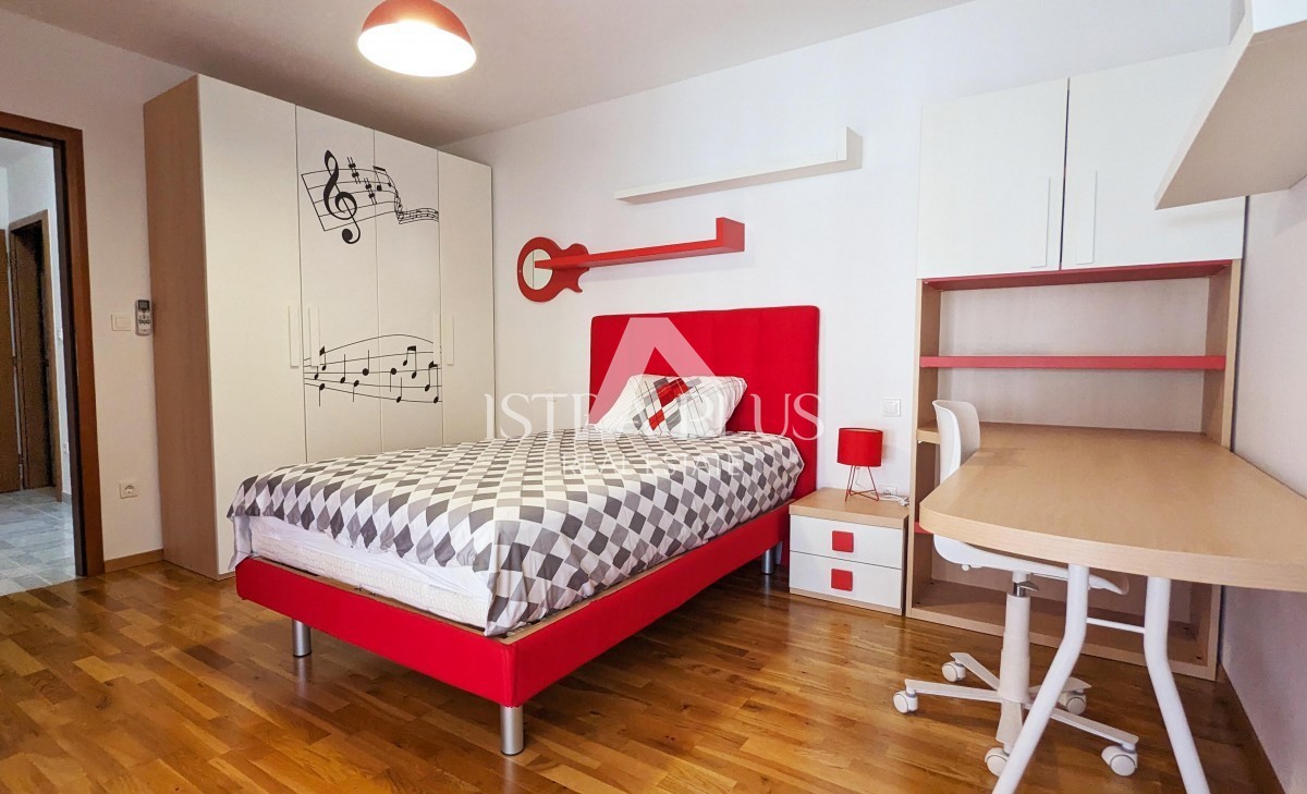 Parenzo, appartamento in ottima posizione a 300 m dal mare