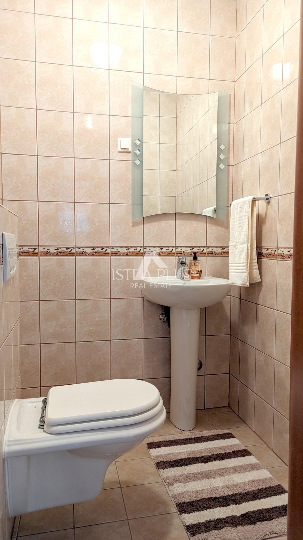 Parenzo, appartamento in ottima posizione a 300 m dal mare