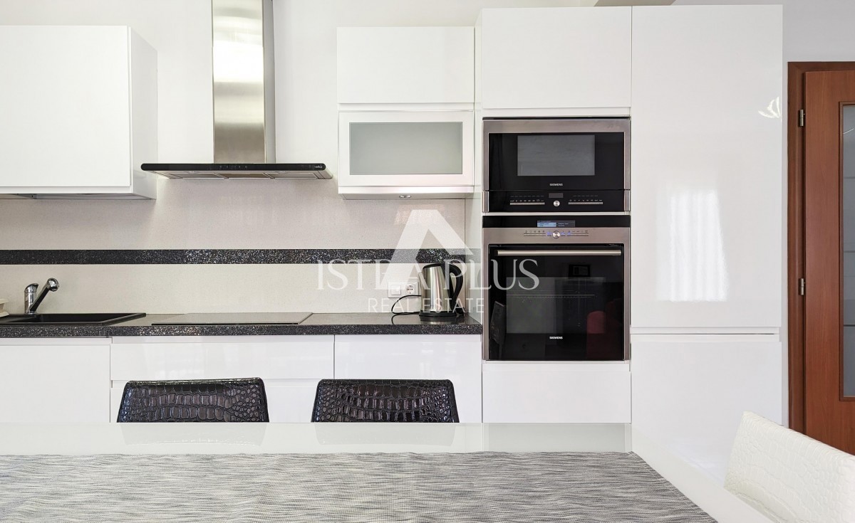 Parenzo, appartamento in ottima posizione a 300 m dal mare