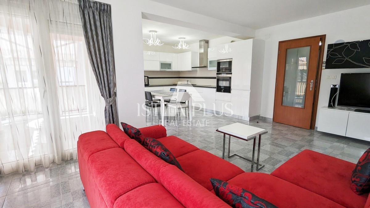 Parenzo, appartamento in ottima posizione a 300 m dal mare