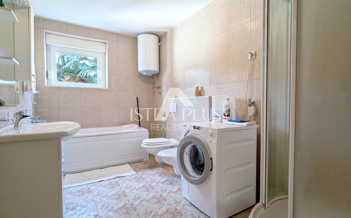 Parenzo, appartamento in ottima posizione a 300 m dal mare