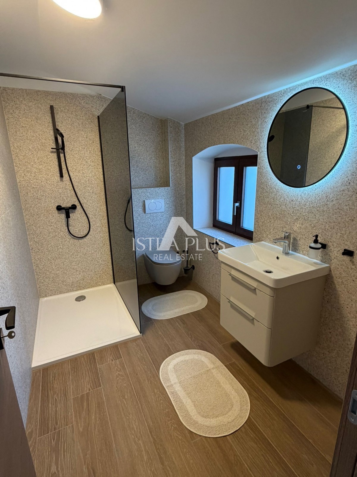 Istria, zona di Parenzo, casa in pietra ristrutturata con piscina - bellezza senza tempo e comfort moderno