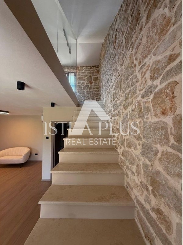 Istria, zona di Parenzo, casa in pietra ristrutturata con piscina - bellezza senza tempo e comfort moderno